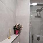 Apartment Bora Albania Me Vetsherbim 24 Prane Liqenit
