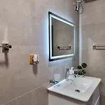 Apartment Bora Albania Me Vetsherbim 24 Prane Liqenit