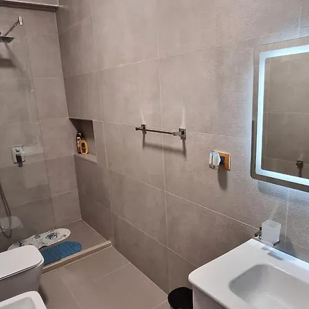 Appartement Bora Albania Me Vetsherbim 24 Prane Liqenit