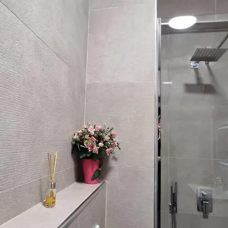 Appartement Bora Albania Me Vetsherbim 24 Prane Liqenit