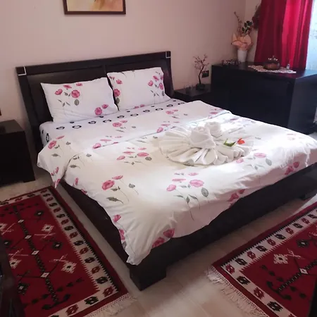 Bora Albania Me Vetsherbim 24 Prane Liqenit * ティラナ