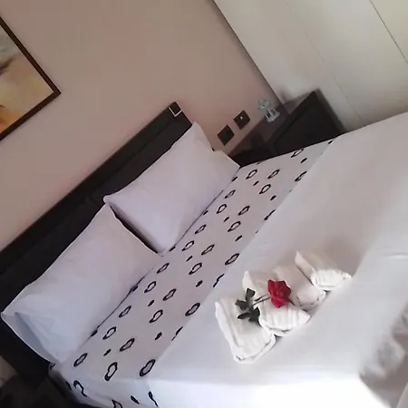 Apartment Bora Albania Me Vetsherbim 24 Prane Liqenit