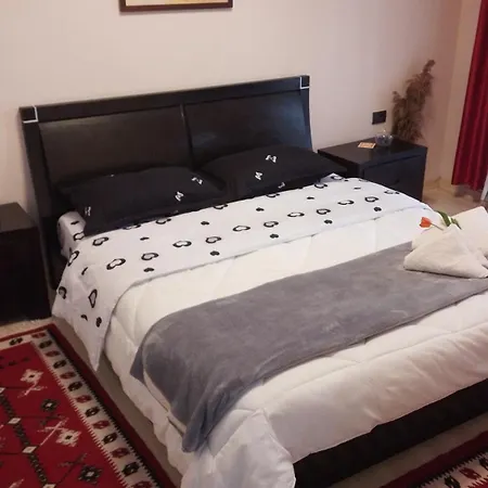 Bora Albania Me Vetsherbim 24 Prane Liqenit *
