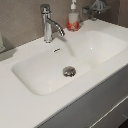 Apartment Bora Albania Me Vetsherbim 24 Prane Liqenit