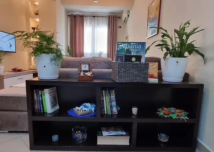 Bora Albania Me Vetsherbim 24 Prane Liqenit ティラナ