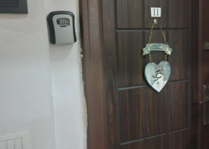 Bora Albania Me Vetsherbim 24 Prane Liqenit アパート ティラナ