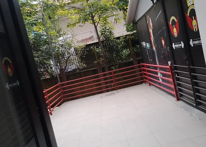 アパート Bora Albania Me Vetsherbim 24 Prane Liqenit ティラナ