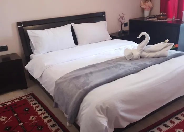 Bora Albania Me Vetsherbim 24 Prane Liqenit *